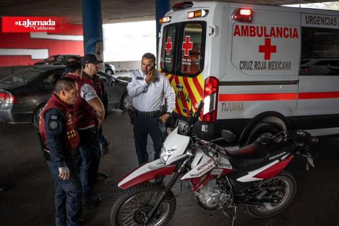 Auxiliar vial se lesiona al caer de motocicleta en Zona Centro
