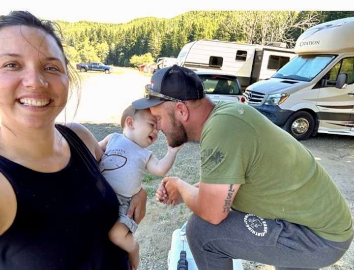 Oregon prosecutor defends charging dad in 2