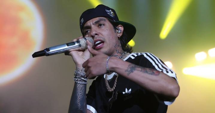 Natanael Cano se queja de pagar impuestos al SAT: ‘Un descuento para el muñeco’