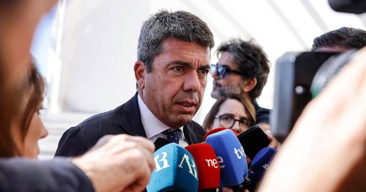 “Ya no puedo más”: La renuncia del presidente de Valencia a un año de mortales inundaciones que abre crisis en el PP