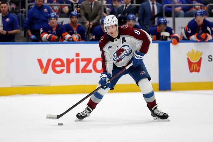 Deadspin | Avalanche keep hot streak with 4 straight goals vs. Islanders