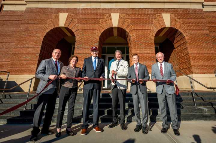 Duff Center dedicated on campus of Mississippi State University