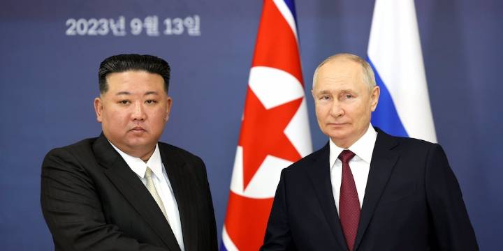 Putin exporta su doctrina de “periodismo patriótico” que elimina voces disidentes: firmó un acuerdo con Corea del Norte