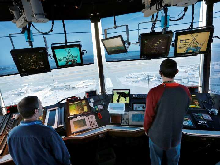 Air traffic controllers didn't get paid during the government shutdown. Here's how much they make normally.