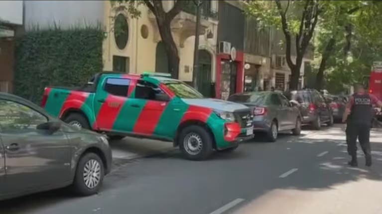 Brutal incendio en un hotel familiar en Caballito: murió un hombre y hay una persona herida