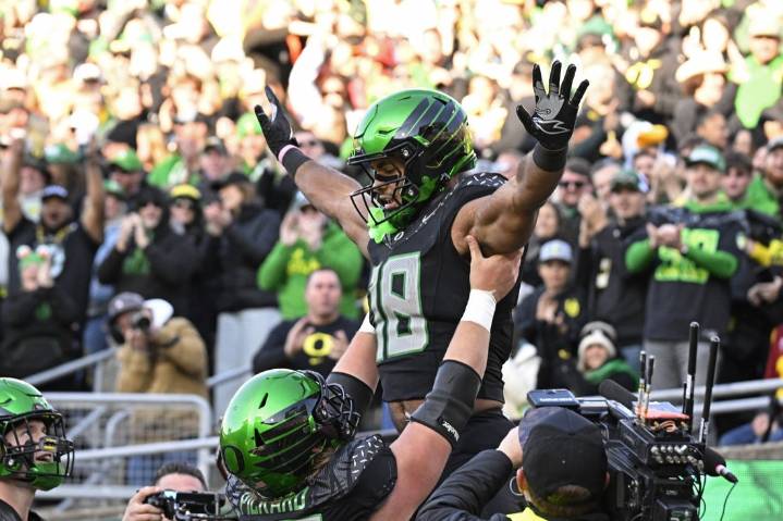 Deadspin | Oregon new No. 5 in AP Top 25, Ohio State stays No. 1