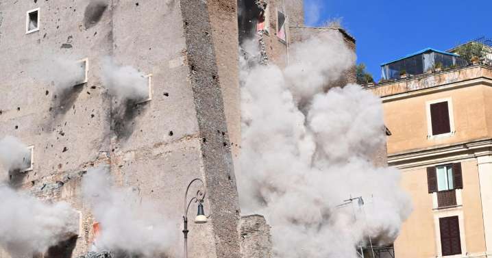 Colapso parcial de la Torre medieval de los Conti en el Foro Romano