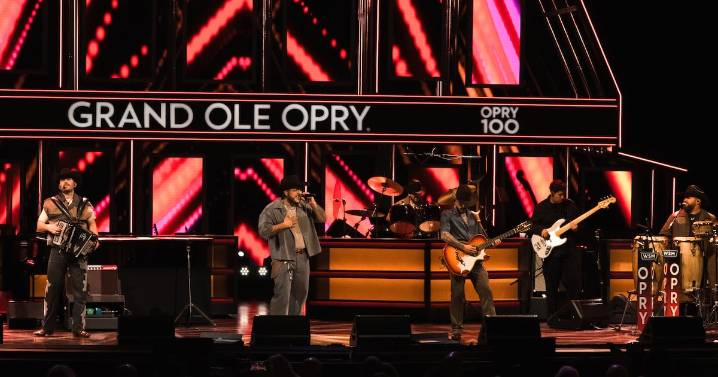 Grupo Frontera se convierte en el primer grupo de regional mexicano en presentarse en el Grand Ole Opry