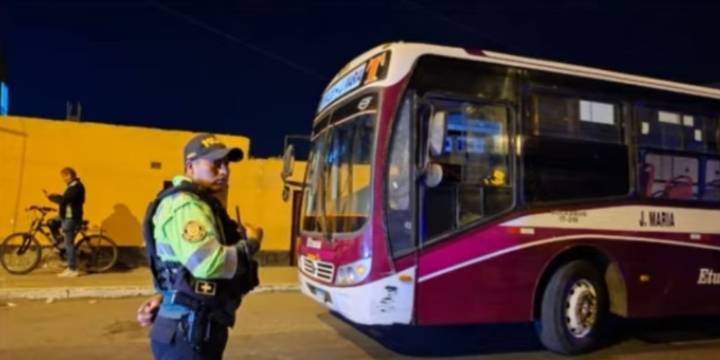 Bus es baleado en Chorrillos: Hasta cinco veces dispararon en contra del chofer y pasajeros a bordo