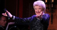 Johnny Carson's favorite singer to pay tribute to the late