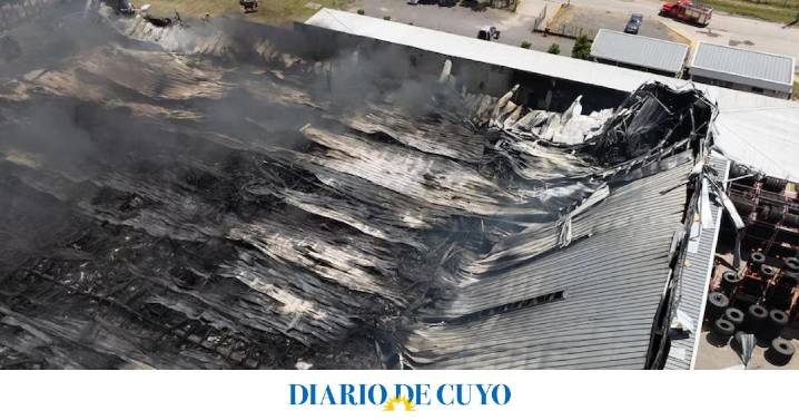 Incendio en Ezeiza: analizan hacia dónde drenó el agua usada para apagar el fuego por riesgo de contaminación