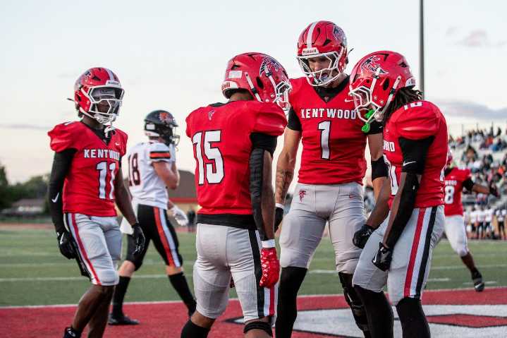 East Kentwood vs. Howell: Watch live Michigan high school football playoffs showdown Saturday (11/8/2025)