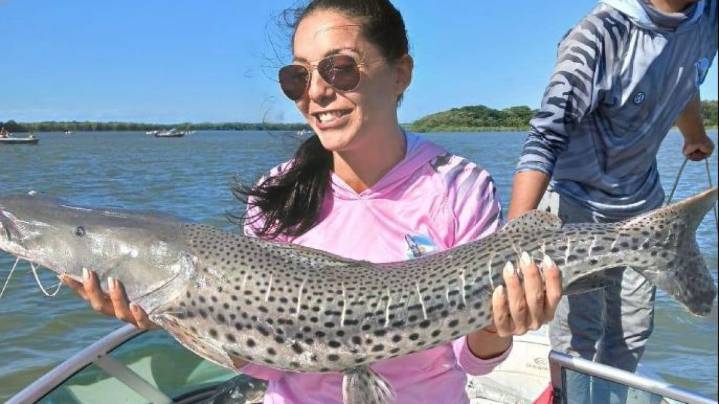 Concurso de Pesca en Ituzaingó: Julia Astorga ganó la pieza mayor con un surubí de 102 centímetros