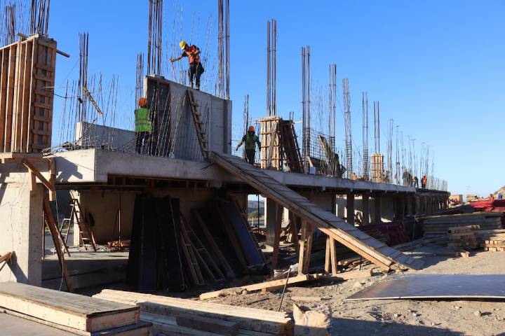 SICT anuncia un 50% de avance en la construcción de 17 bachilleratos tecnológicos y un campus de la UNRC