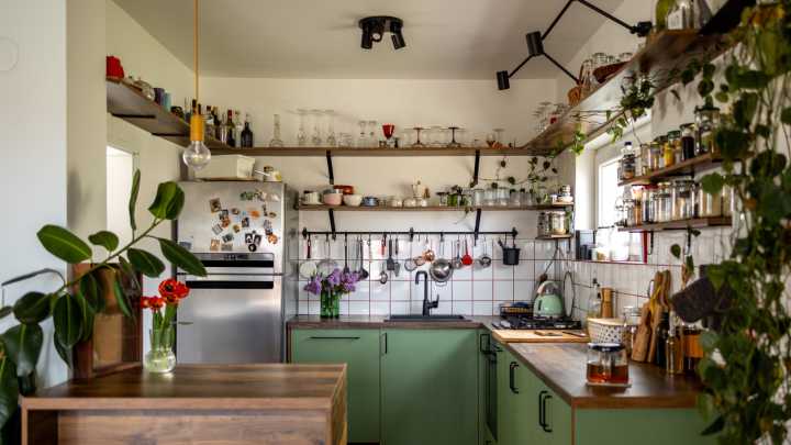 The 10-10 Decluttering Method Makes Kitchen Organization Quick And Easy