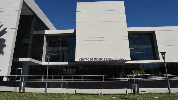 Aceptó una condena por asaltar y estafar a un taxista en la zona sur