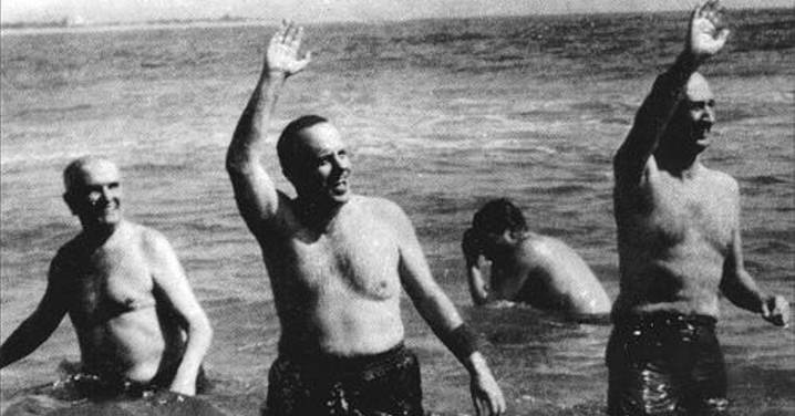 Vivir en la playa donde se bañó Fraga en Palomares