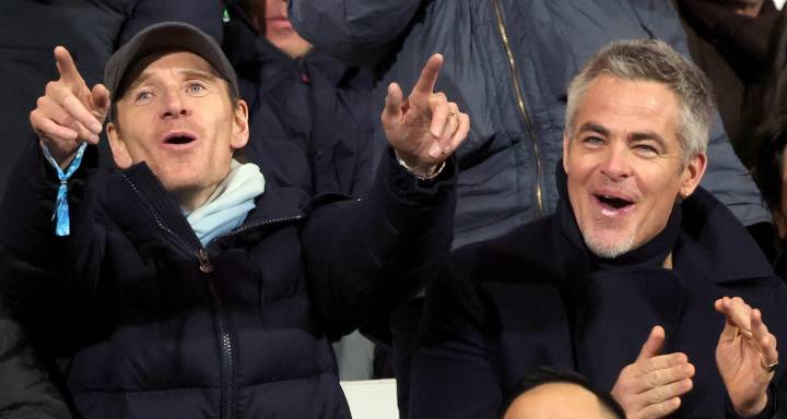 Chris Pine Hangs Out with Michael Fassbender at Como 1907 Soccer Match in Italy! | Chris Pine, Michael Fassbender 