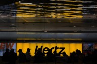 While Trump threatens controllers, US flight cancellations will drag on even after shutdown ends