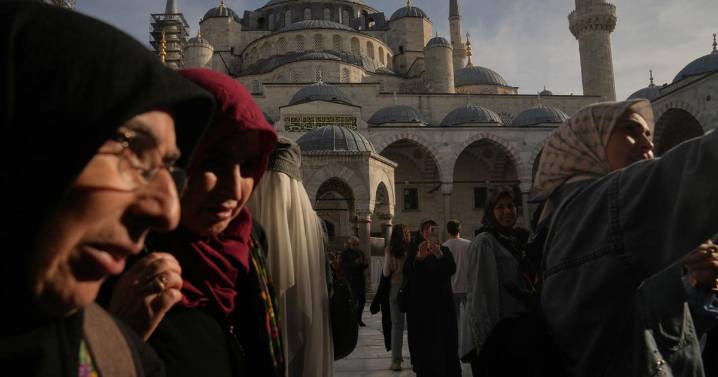 Under glare of world's media, Pope Leo XIV to visit Turkey and Lebanon on first foreign trip