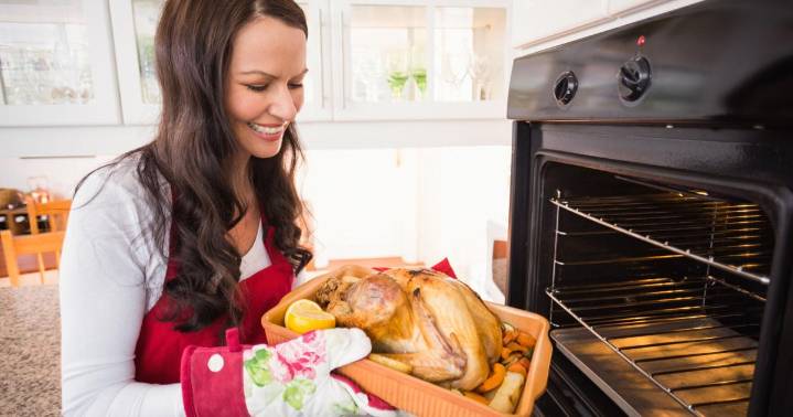 From thawing to leftovers: Experts debunk top turkey myths ahead of Thanksgiving