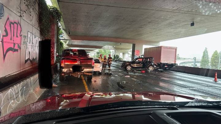 Three-car crash blocks all lanes on I