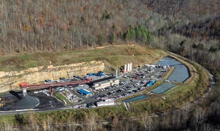 The body of a coal miner has been found in a flooded West Virginia mine
