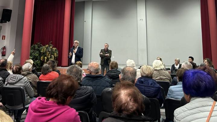 Siete meses a la espera de licitar el bar social de Fuentesnuevas, con el silencio de Morala