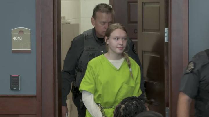 Teen accused of murdering mom, stepdad cites Court TV in bid to move trial