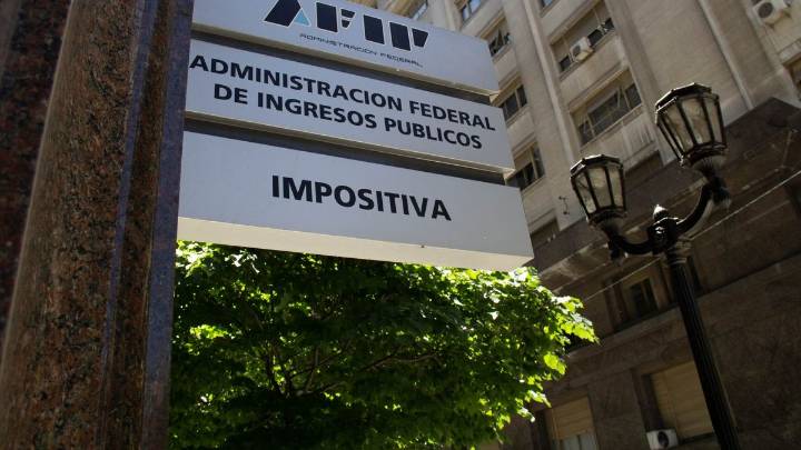 La recaudación cayó 3,6% real en octubre con un total de $16,1 billones