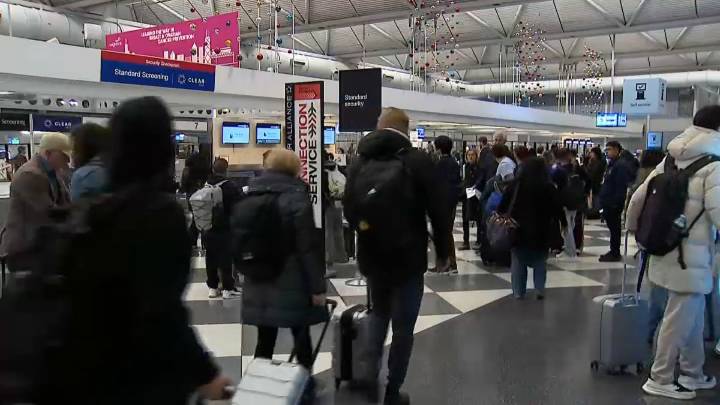 Ground stop issued for some departures to O’Hare Airport due to ice