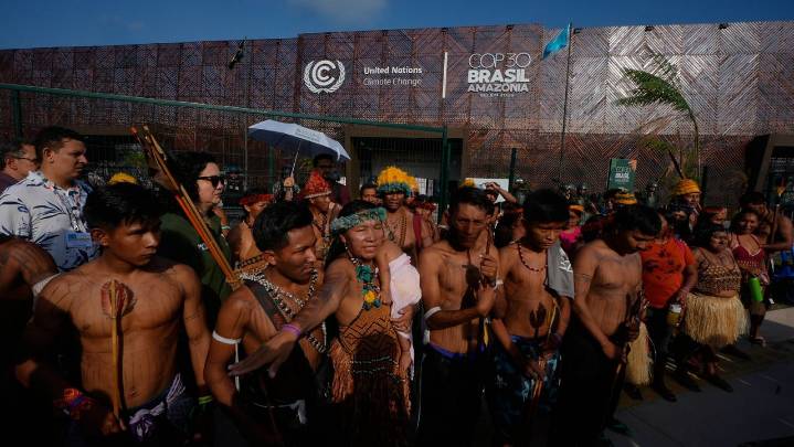 Protesters block main entrance to COP30 climate talks in Brazil