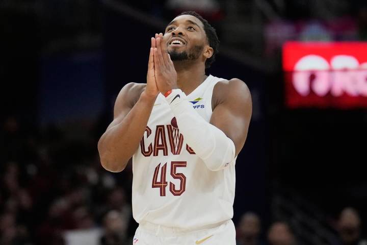 Donovan Mitchell scores 37 points, takes over in 3rd in Cavaliers' 120