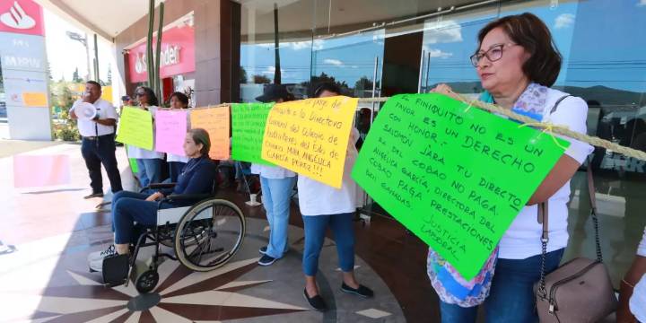 Protestas jubilados del Cobao en la Dirección General