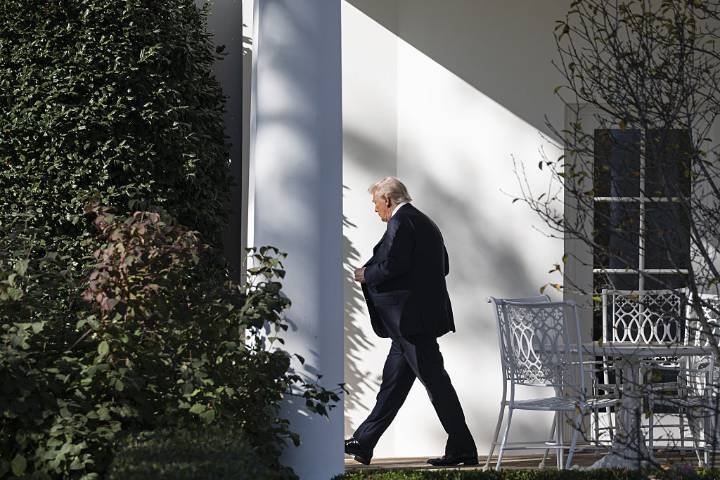 ‘Who Approved This’: Trump Covers Even More of the White House in Gold 