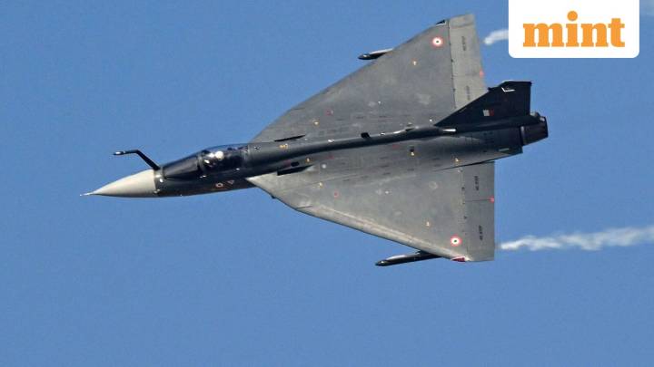 Caught on camera: HAL Tejas jet's last manoeuvre at Dubai Air Show before crash