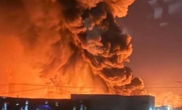 Cerrar ventanas y evitar salir a la calle, las recomendaciones ante el incendio