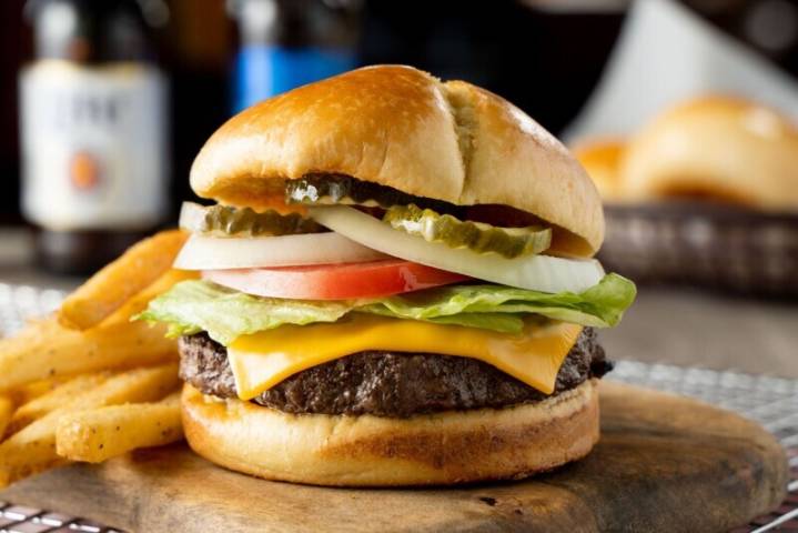 Logan’s Roadhouse Honors Veterans with Free Lunch