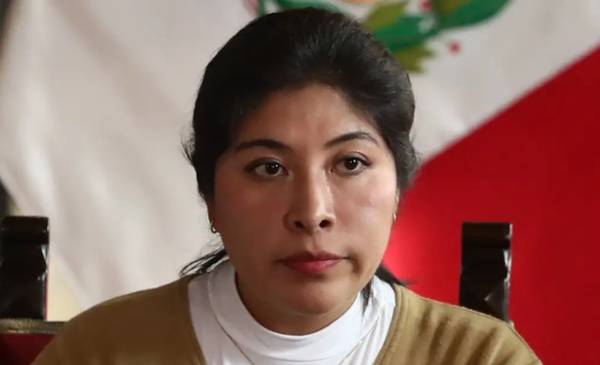 Perú ordena la captura de la ex primera ministra Betssy Chávez