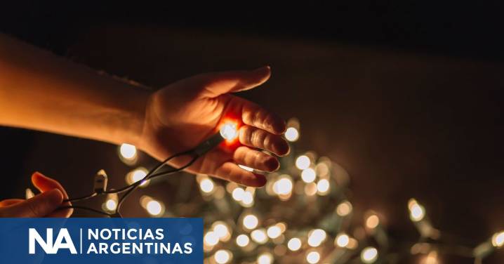 Luces de Navidad 2025: cuándo encenderlas en Argentina y el despliegue de Madrid