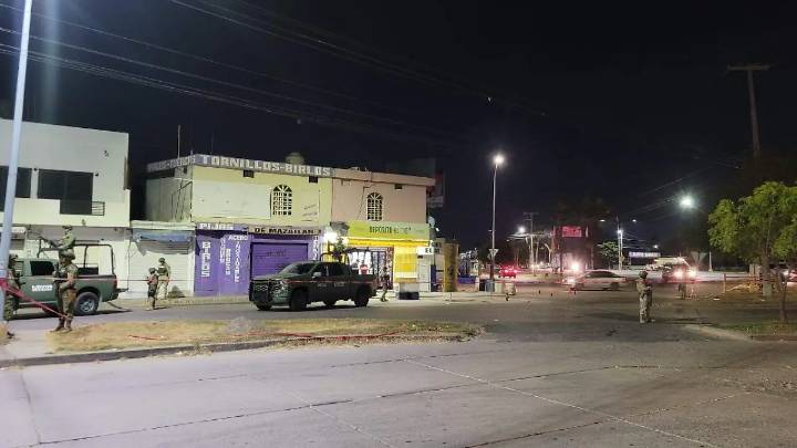 Vive Mazatlán una noche violenta con explosivos y ataques armados