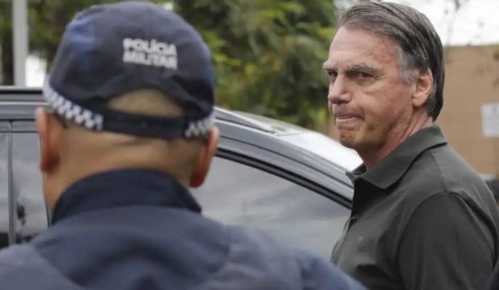 Bolsonaro, a la cárcel: intentó romper su tobillera electrónica para fugarse