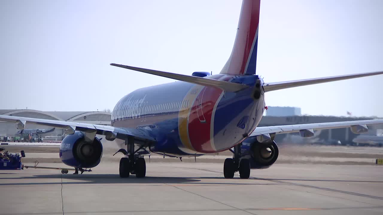 Dallas air travelers optimistic about holiday plans despite continued FAA reductions