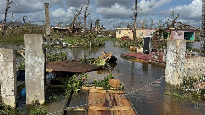2 dead after small plane on hurricane relief mission to Jamaica crashes in Florida neighborhood