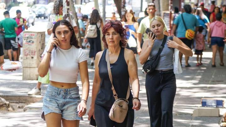 Casi no habrá feriado para los comercios del centro durante el finde XL