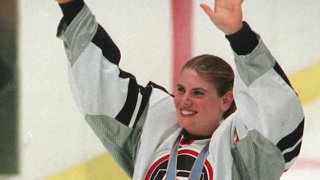 New Hampshire's Tara Mounsey to be inducted into US Hockey Hall of Fame