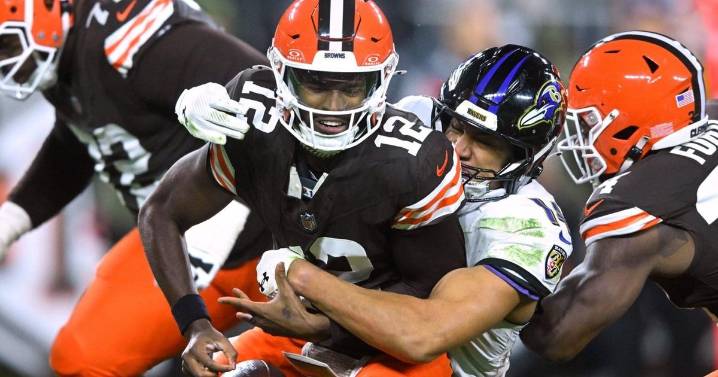 Browns QB Shedeur Sanders makes NFL debut after Dillon Gabriel departs with a head injury