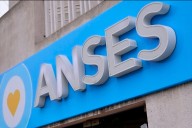 Adelantan el pago de aguinaldo y bono a jubilados de Anses: cómo quedaría el calendario