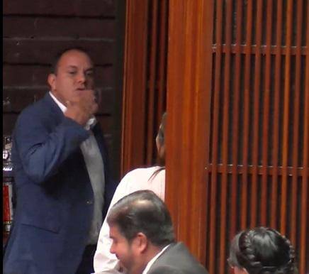 Diputado Blanco lanza beso a colega tras ser llamado ‘violentador’ en sesión del 25 N