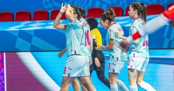 España, a cuartos de final con los goles de las ourensanas Vane y Antía